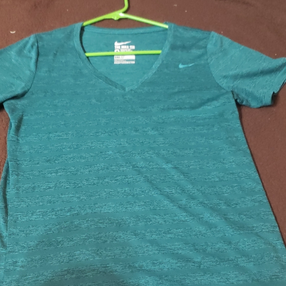 Womans Nike tee